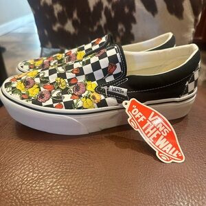 NEW Women Vans  Black and White Floral Checkered Sneakers